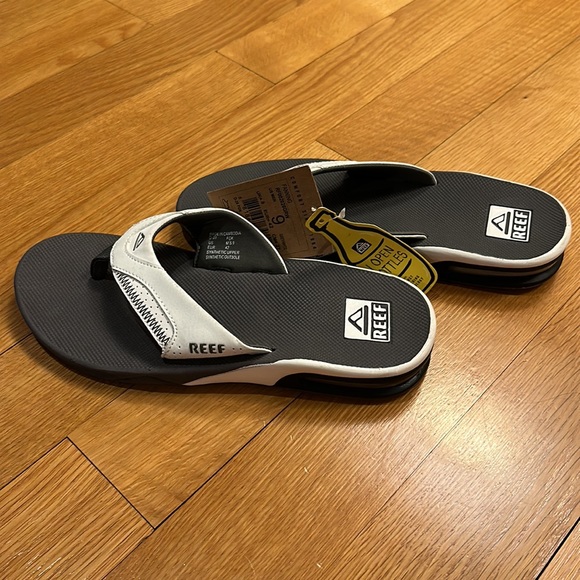 REEF men’s Fanning Low Flip Flop Sandals With Bottle Opener